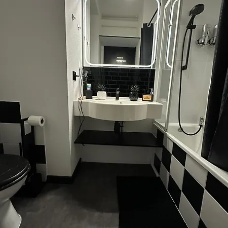 Chess Apartment *